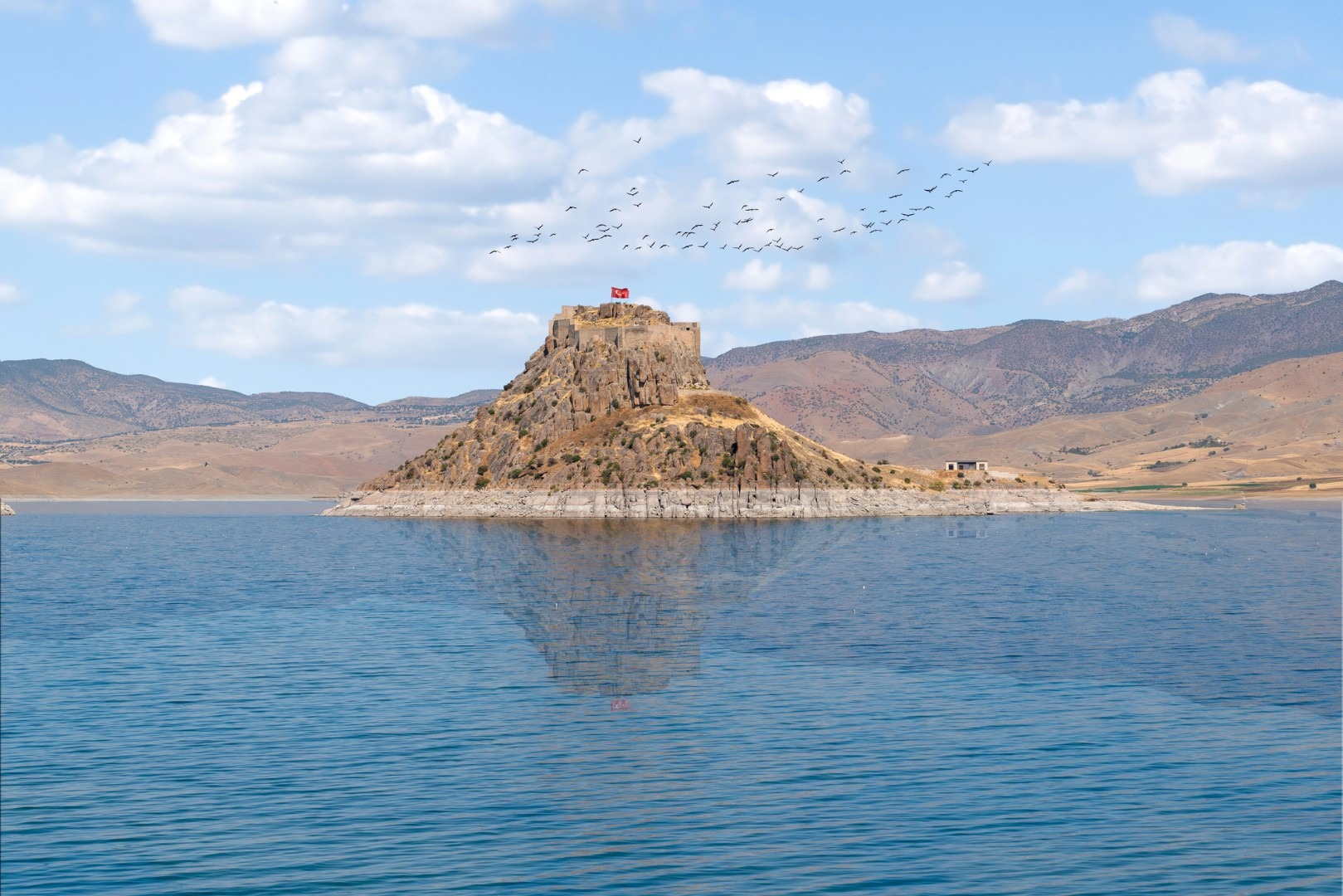 Fort Pertek in Keban dam, Pertek, Tunceli, Turkije