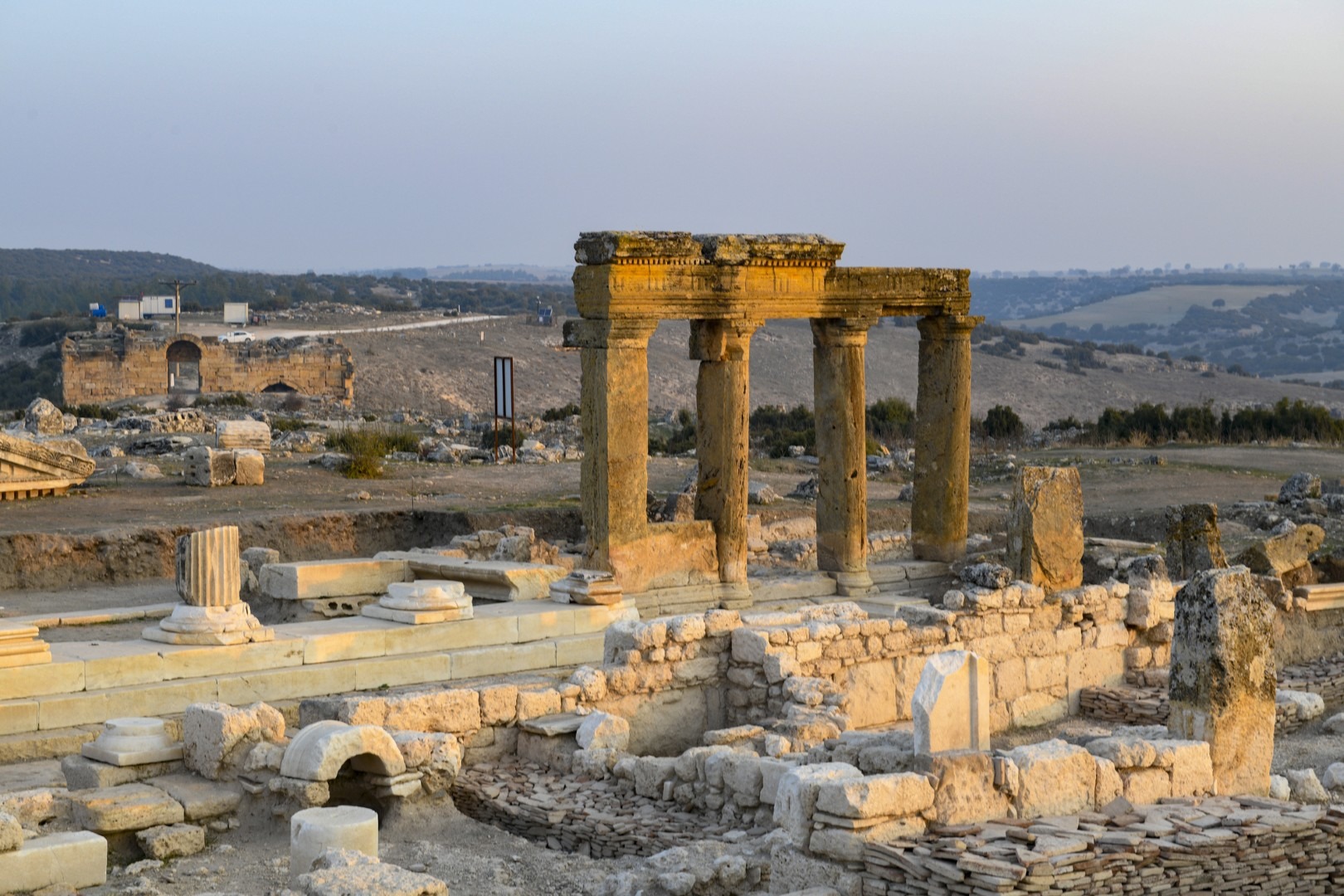 Ruïnes van Blaundus oude stad in de provincie Usak van Turkije