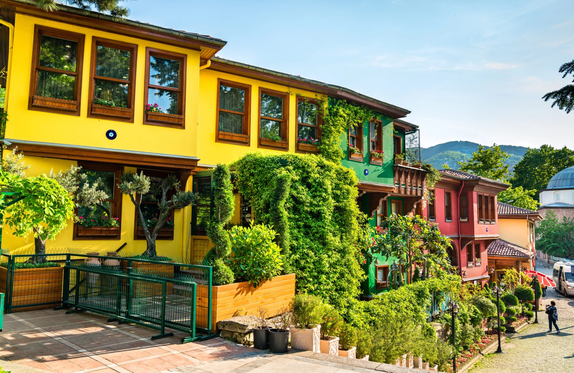 Gele huisjes in de stad Bursa, onderdeel van de UNESCO Werelderfgoedlijst.