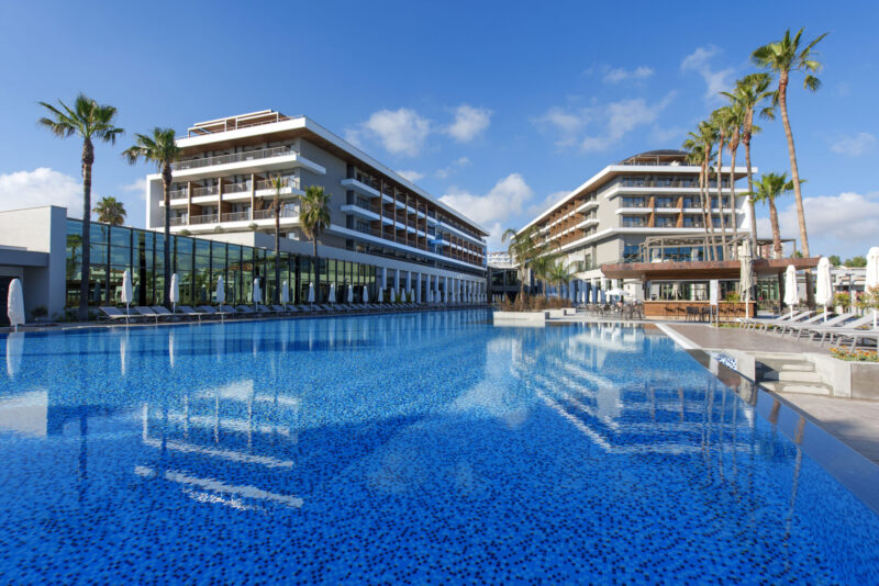 Acanthus Cennet Barut Collection