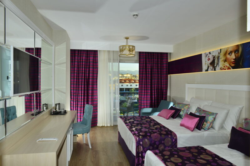 Azura Deluxe Resort & Spa