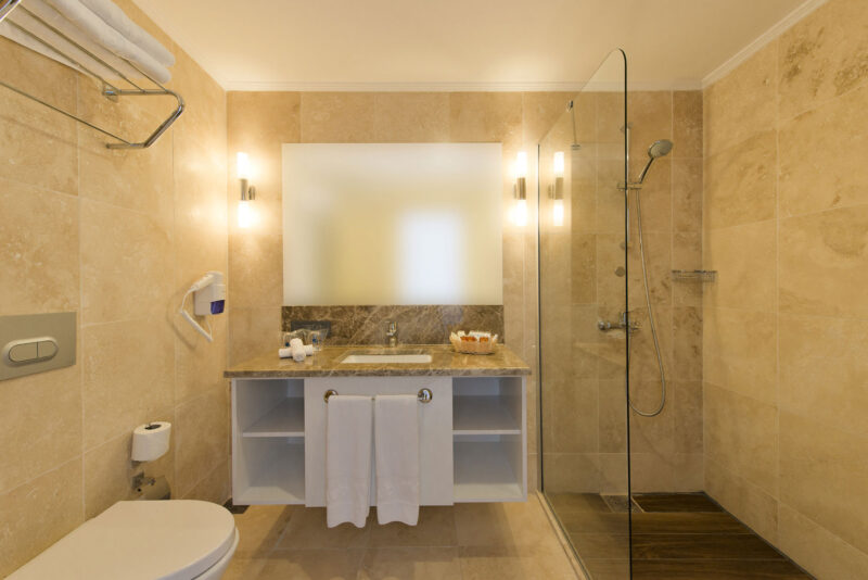 Bellazure Hotel
