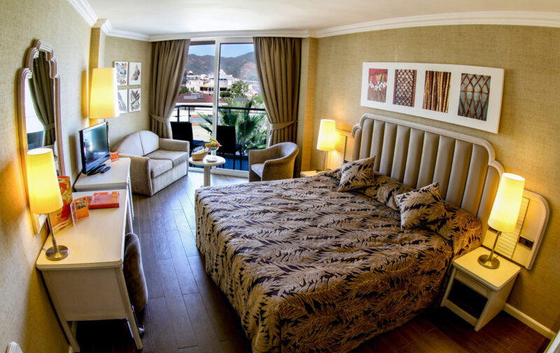 Elegance Hotel