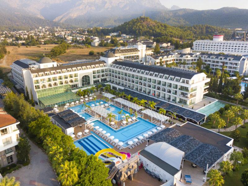 Karmir Resort & Spa