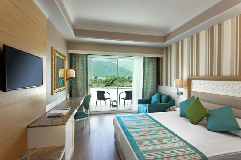 Karmir Resort & Spa