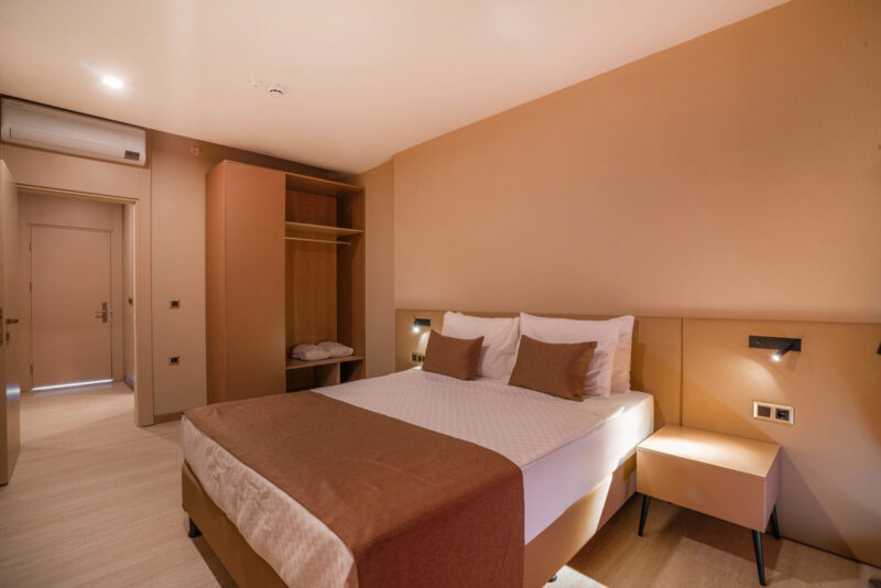 Prive Suite Side & Spa